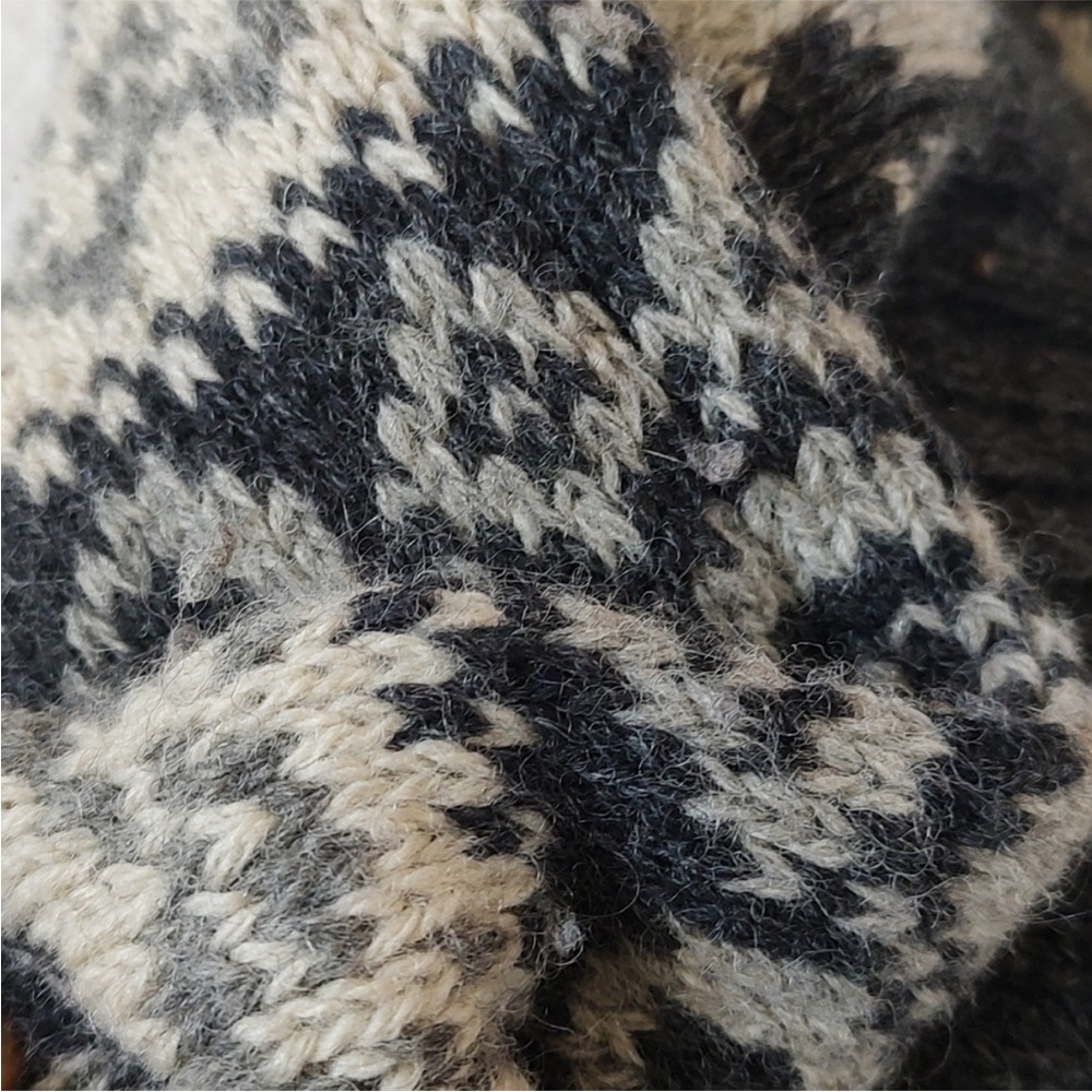 Eddie Bauer Black and Cream Turtleneck Sweater - Picture 7 of 10